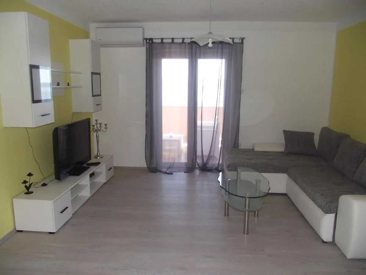 Apartments With A Swimming Pool Novi Vinodolski - 5479