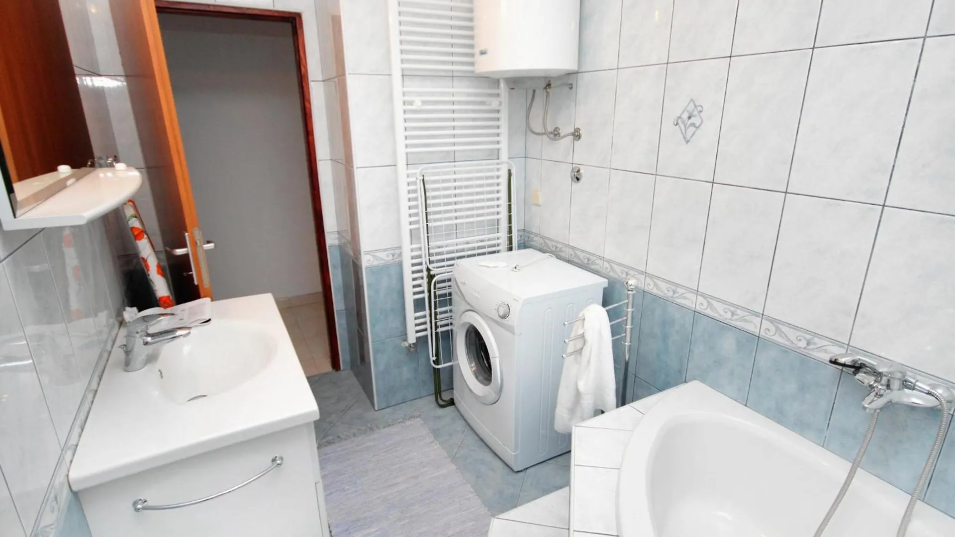 Apartments With A Swimming Pool Novi Vinodolski - 5479